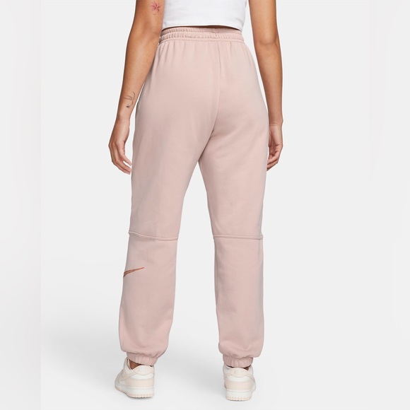 Women’s Nike Swoosh Jogger Size XL - Picture 2 of 4